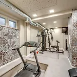 Apartment R & R