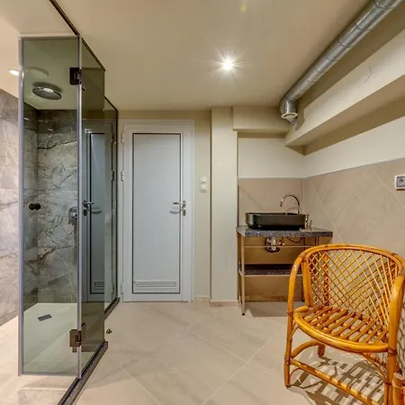 R & R Apartment